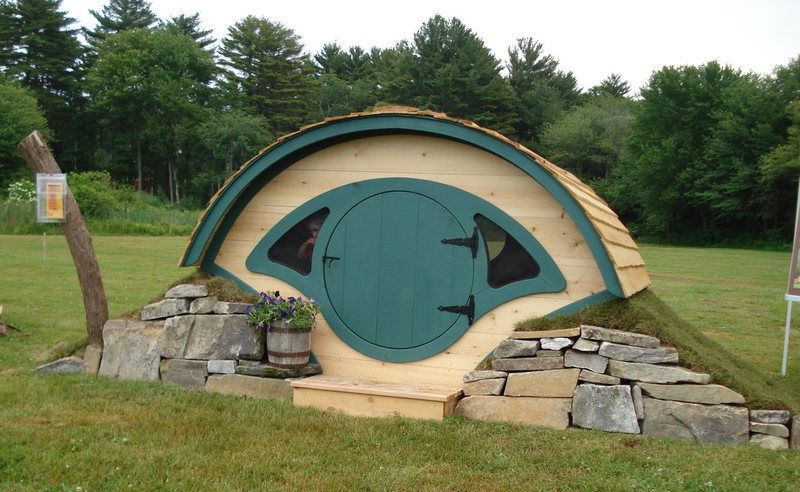 Illustration for article titled We All Need To Move To A 'Hobbit Hole' Right Now